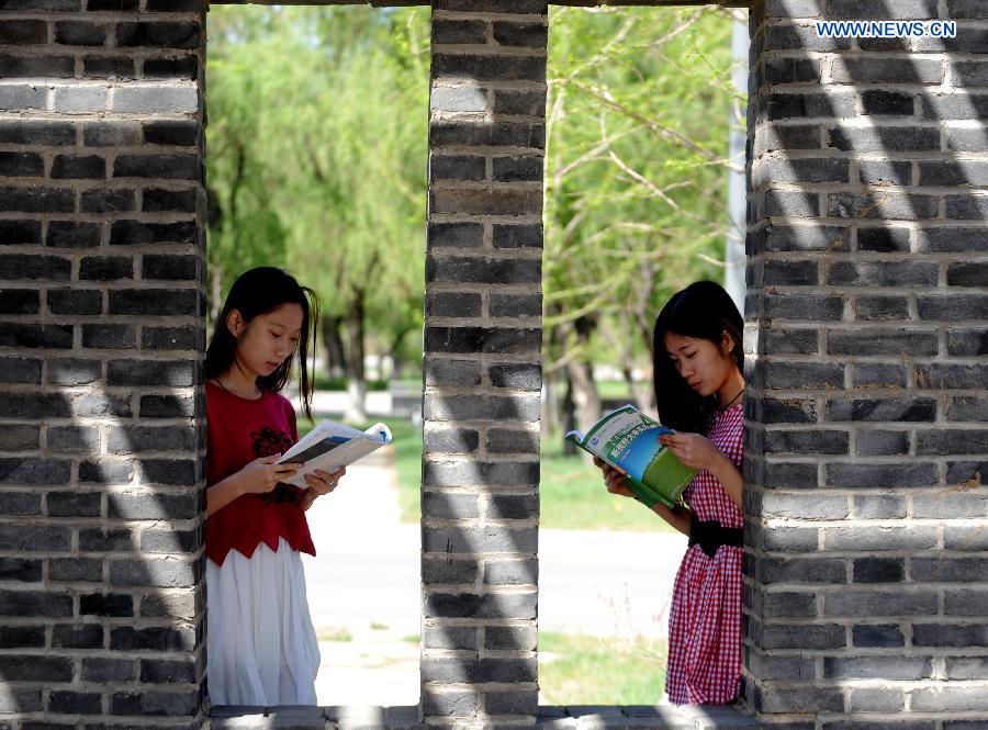 Shenyang Agricultural University kicked off the 'morning reading in summer' activity on Wednesday, the Beginning of Summer, the 7th solar term on the Chinese lunar calendar.