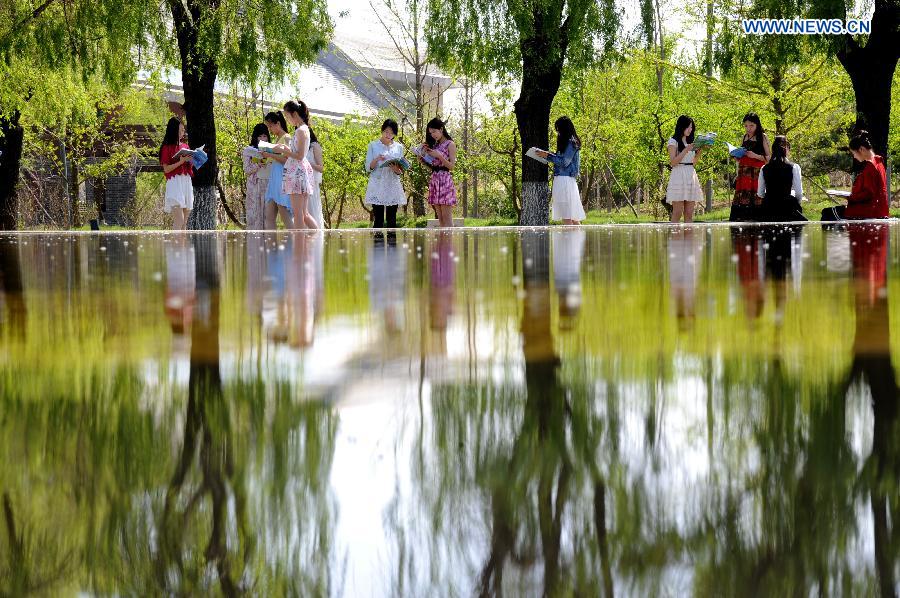 Shenyang Agricultural University kicked off the 'morning reading in summer' activity on Wednesday, the Beginning of Summer, the 7th solar term on the Chinese lunar calendar.