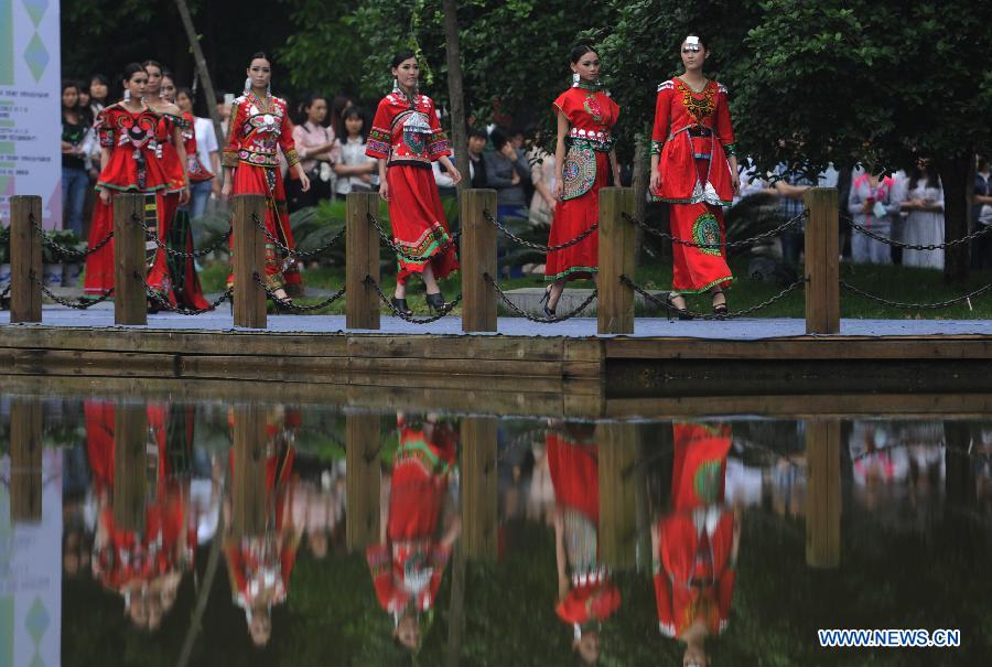 Models display the creations of graduates in Hunan Arts and Crafts Vocational College in Yiyang, central China's Hunan Province, May 23, 2015.