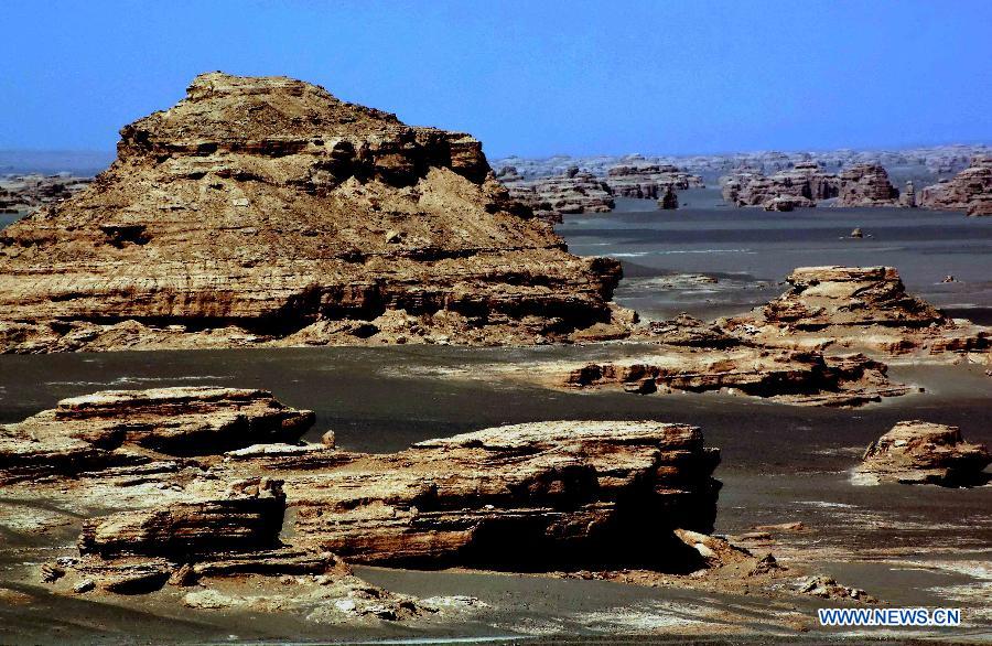 Photo taken on May 24, 2015 shows yardang landforms at Dunhuang Yardang National Geopark in Dunhuang, northwest China's Gansu Province. (Xinhua/Wang Song)