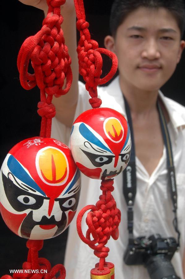 #CHINA-PEKING OPERA MASKS-FASHION (CN)