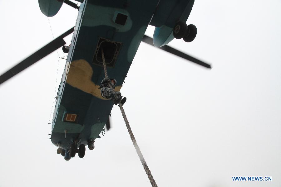 File photo shows soldiers of the Chinese Air Force special airborne operation troop attending a drill on March 2, 2015.