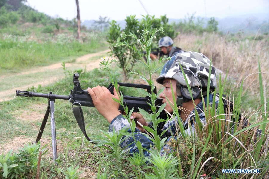 File photo shows soldiers of the Chinese Air Force special airborne operation troop attending a drill on May 25, 2015. 