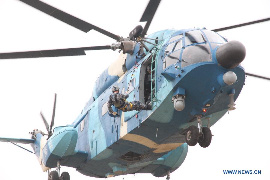 File photo shows soldiers of the Chinese Air Force special airborne operation troop attending a drill on March 2, 2015.