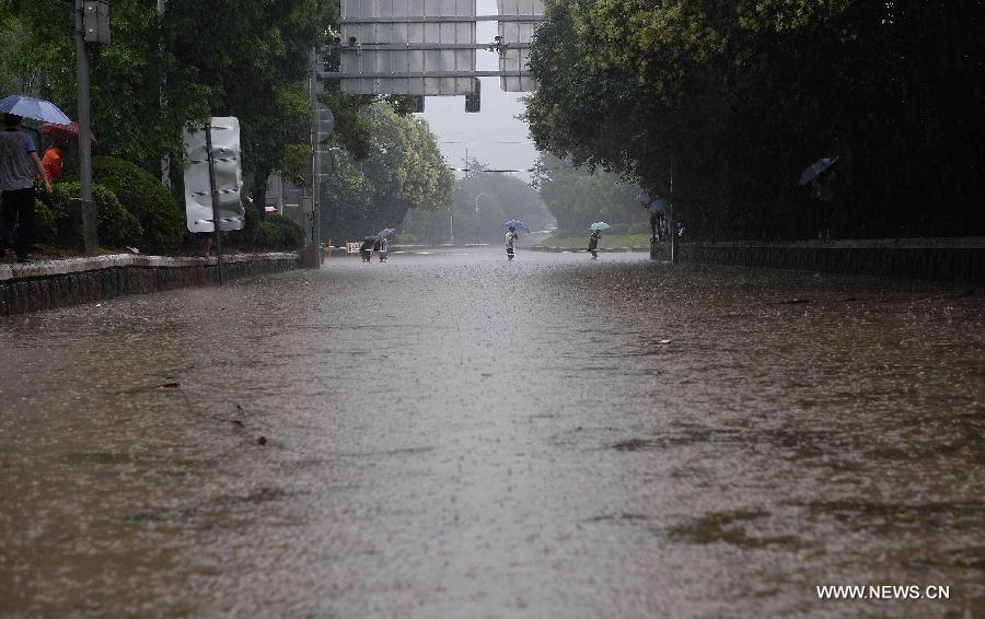 #CHINA-SHANGHAI-HEAVY RAIN(CN)