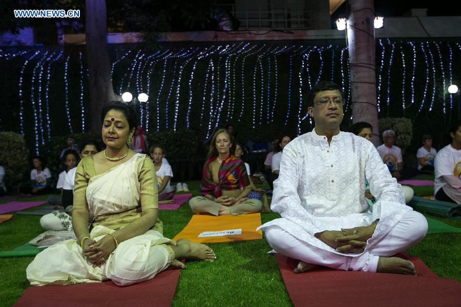 People across world practice yoga on Int'l Yoga Day