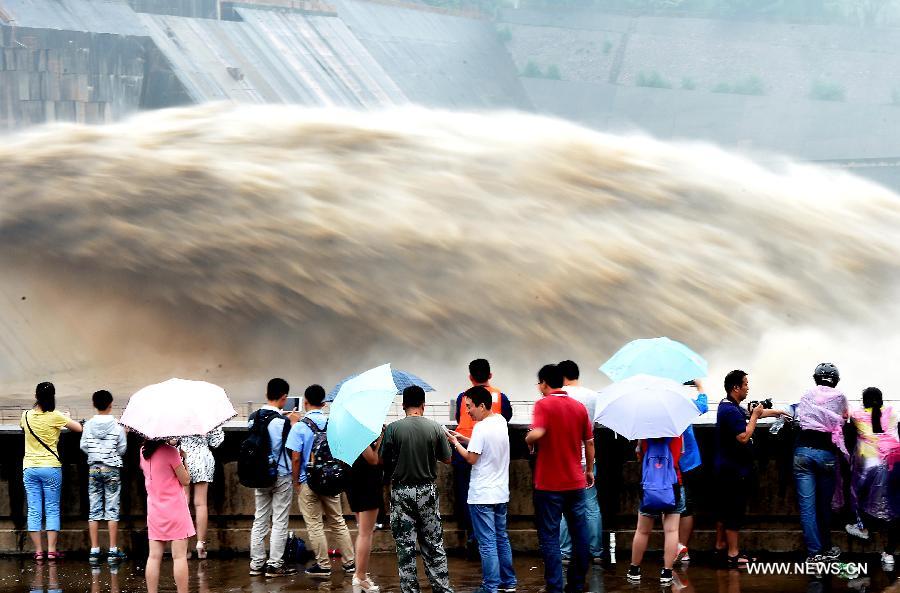 CHINA-HENAN-YELLOW RIVER-XIAOLANGDI DAM-WATER CASCADES (CN) 