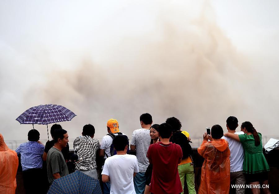 CHINA-HENAN-YELLOW RIVER-XIAOLANGDI DAM-WATER CASCADES (CN) 