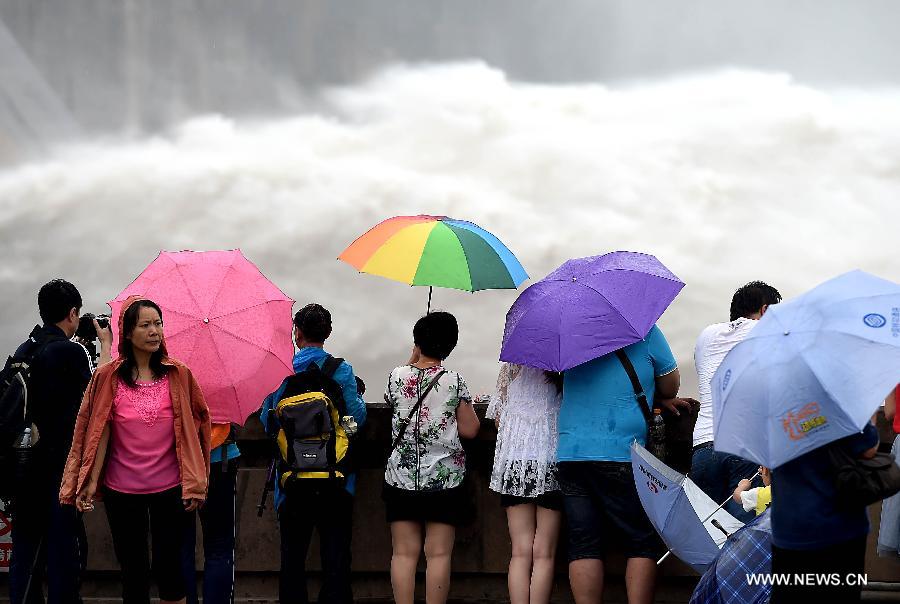 CHINA-HENAN-YELLOW RIVER-XIAOLANGDI DAM-WATER CASCADES (CN) 