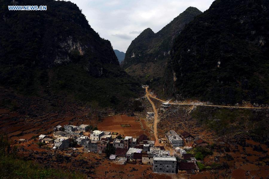 Photo taken on March 3, 2015 shows houses along a sand road in Nongyong Village of Dahua Yao Autonomous County, south China's Guangxi Zhuang Autonomous Region. 