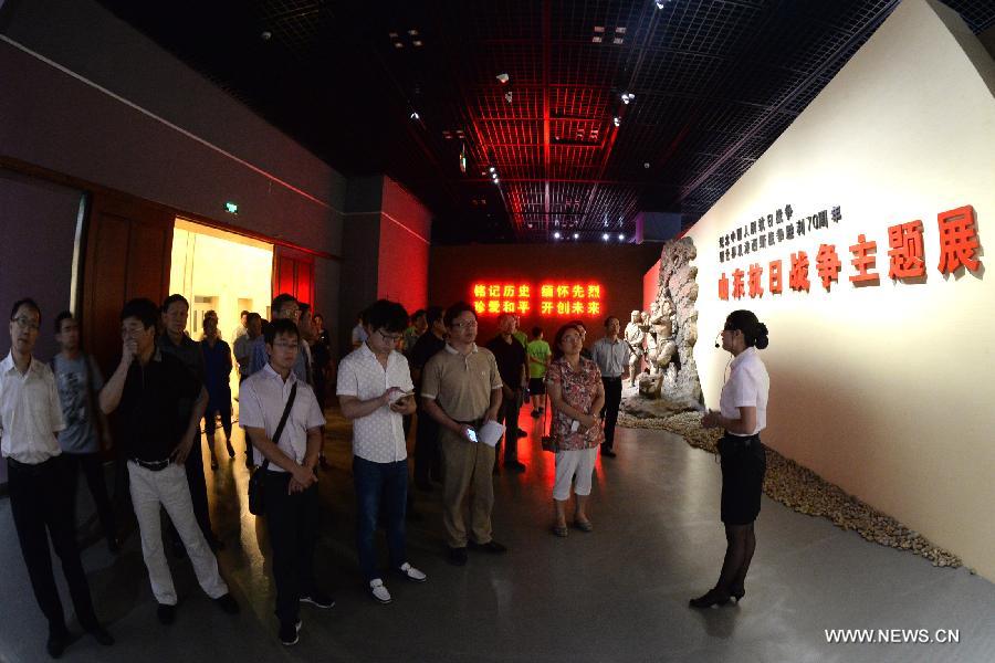  A total of 382 pieces of cultural relics and 625 historical images were displayed at the exhibition.