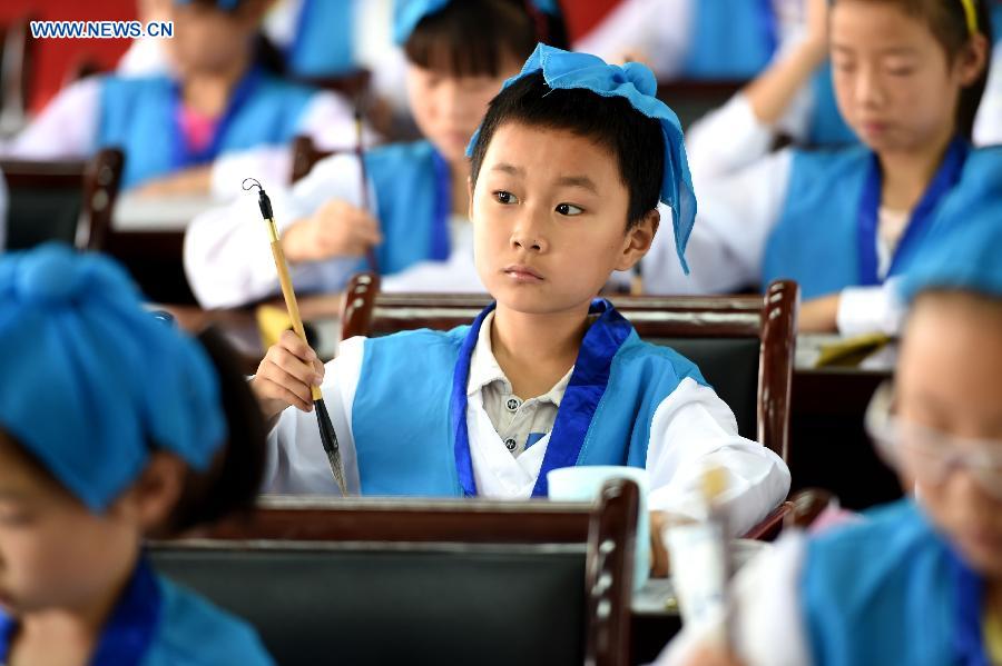 Children study calligraphy in a summer class provided free of charge by a community in Hefei, capital of east China's Anhui Province, July 9, 2015.
