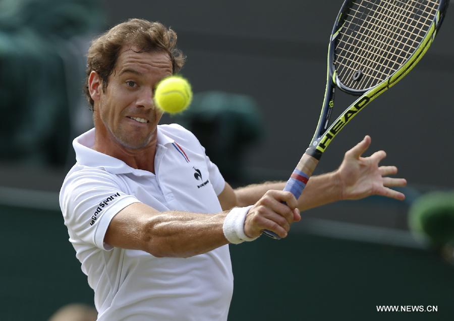 Stan Wawrinka of Switzerland servess a ball during men's quarterfinal match against Richard Gasquet of France at the 2015 Wimbledon Championships in Wimbledon, southwest London, July 8, 2015. Gasquet won the game 6-4, 4-6, 3-6, 6-4 and 11-9. (Xinhua/Ye Pingfan)