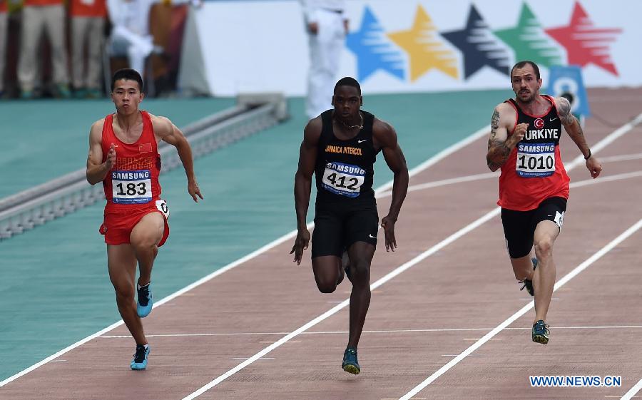 Yang Yang(L) of China competes during Men's 100m Final at the 28th Summer Universiade in Gwangju, South Korea, on July 9, 2015.