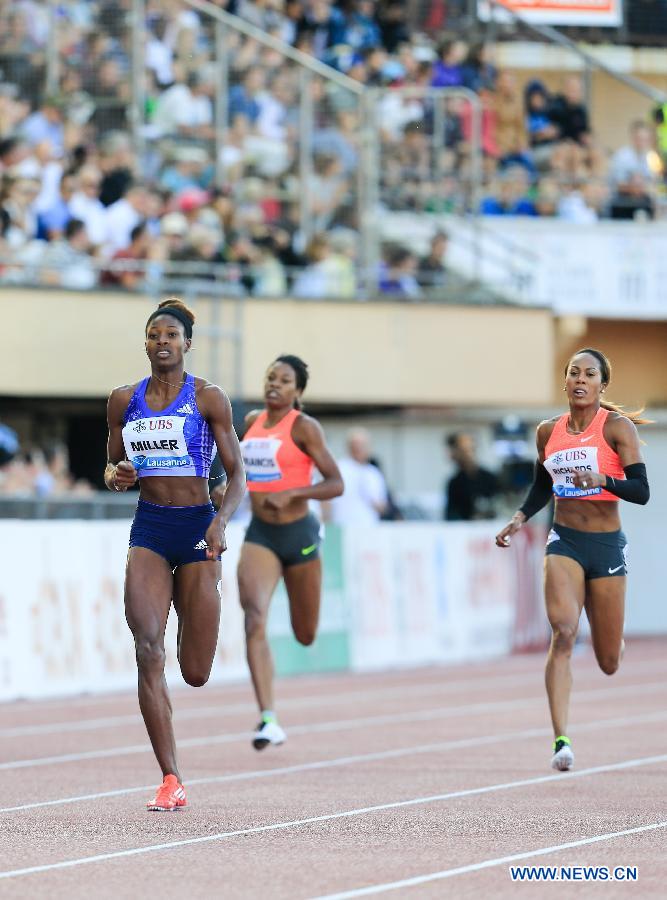 Shaunae Miller (1st L) of Bahamas competes during the women's 400m race at the 2015 IAAF Diamond League Athletics in Lausanne, Switzerland, on July 9, 2015. Miller claimed the title with 49.92 seconds.