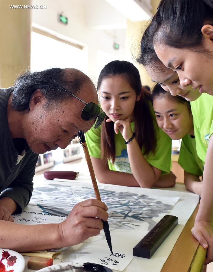 CHINA-YUNNAN-KUNMING-ARTISTS IN CAMPUS(CN)