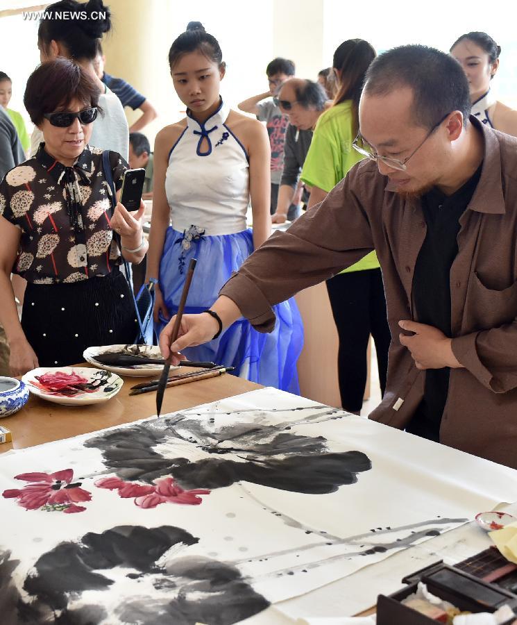 CHINA-YUNNAN-KUNMING-ARTISTS IN CAMPUS(CN)