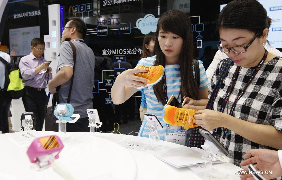 Children's shoes with satellite positioning function attract audiance at the Mobile World Congress Shanghai launched in Shanghai, east China, July 15, 2015. 