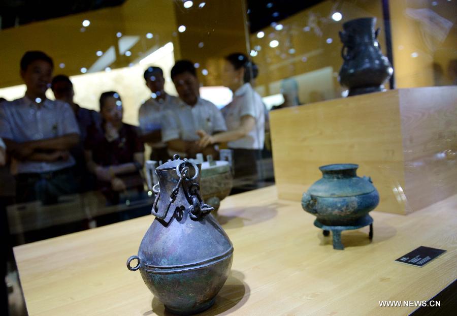 Spectators visit a historic and cultural exhibiton of Qi(1046BC-221BC), an ancient Chinese state during the Zhou Dynasty of ancient China, in Xi'an, capital of northwest China's Shaanxi Province, July 16, 2015.