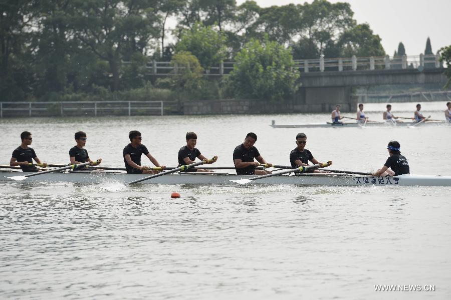 Participants compete during Huangpu River World Famous University Boat Race in Shanghai, east China, July 15, 2015. 