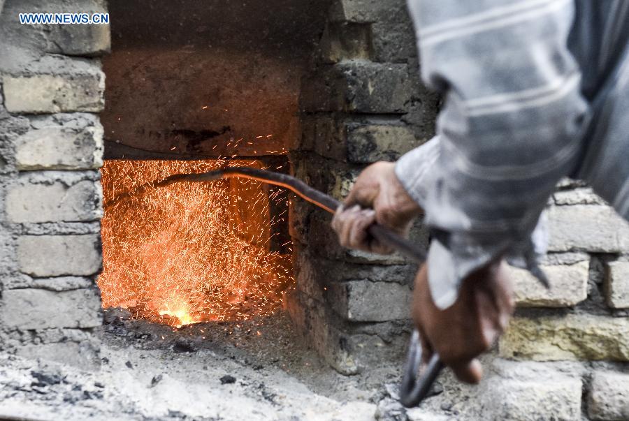 CHINA-XINJIANG-ILI-LAVENDER-ESSENTIAL OIL-DISTILLING (CN)