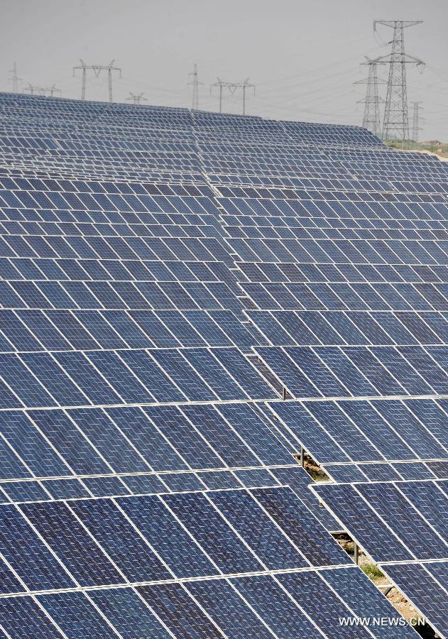 Photo taken on July 28, 2015 shows the first project of photovoltaic power system generating electricity in Zhonglitenghui photovoltaic power station in Shizuishan City of northwest China's Ningxia Hui Autonomous Region. Shizuishan City developed clean power to reduce the press of power supply and also consumption of coal in 2014. (Xinhua/Peng Zhaozhi) 