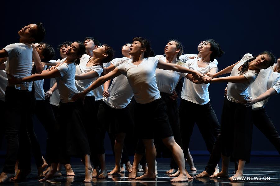 Dancers perform during the opening ceremony of the 2015 Taipei Arts Festival in Taipei, southeast China's Taiwan, July 30, 2015. The festival will last until Sept. 6. (Xinhua/Han Yuqing) 