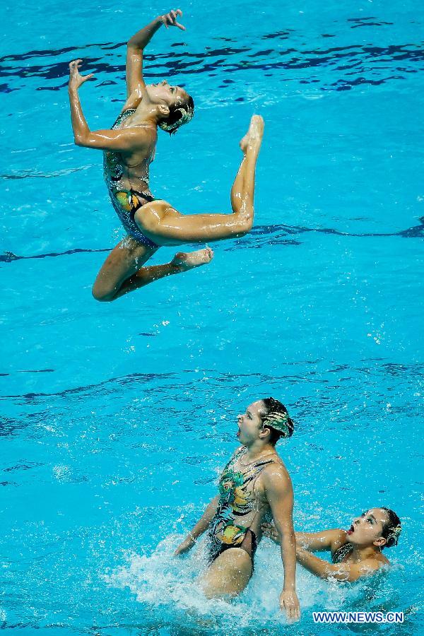 Team China competes during the team free final of the synchonised swimming at the FINA World Championships in Kazan, Russia, July 30, 2015. 