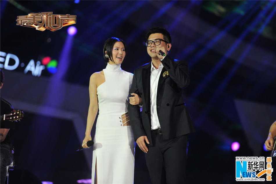 The finals of singing contest 'Duets' is held on August 1. (Source: Xinhuanet/ent) 　