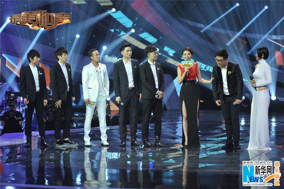 The finals of singing contest 'Duets' is held on August 1. (Source: Xinhuanet/ent) 　