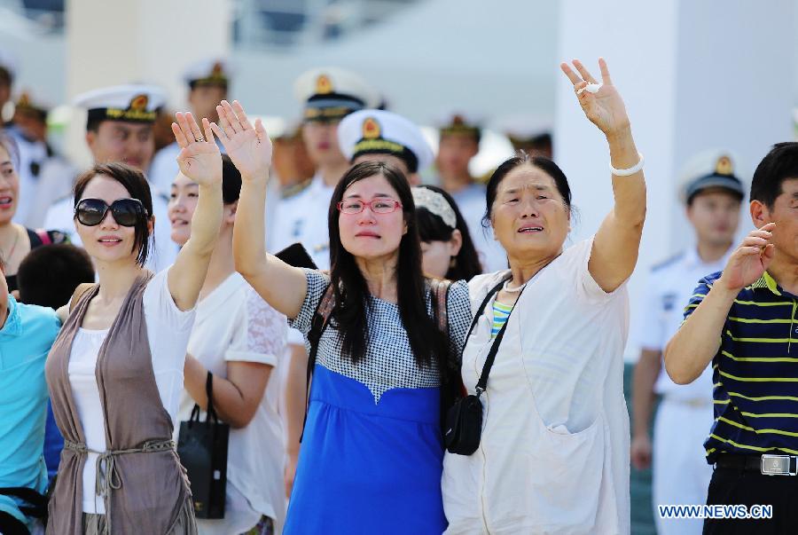 Family of crew members wave farewell at a naval port in Sanya, south China's Hainan Province, Agu. 4, 2015.