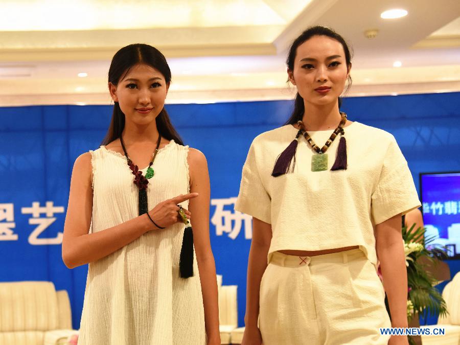 Models present jewelries during the 2015 Yunnan Cultural Industry Expo in Kunming, capital city of southwest China's Yunnan Province, Aug. 7, 2015. 