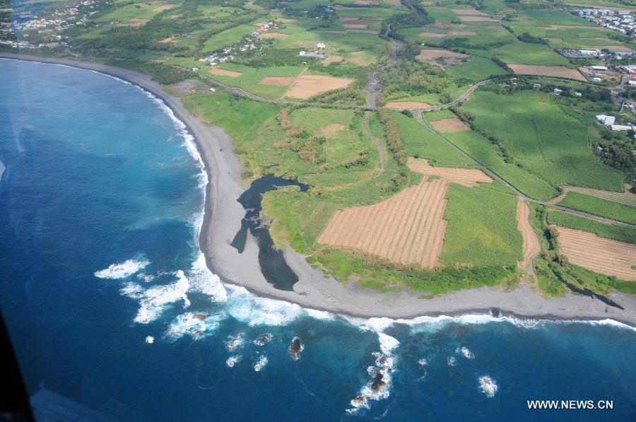 LA REUNION-SEARCH FOR MH370 DEBRIS-CONTINUE