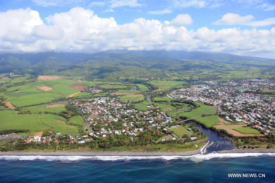 LA REUNION-SEARCH FOR MH370 DEBRIS-CONTINUE