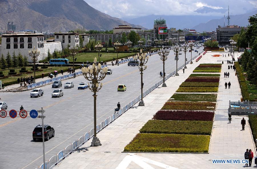 Photo taken on May 12, 2011 shows the neat Potala Palace square in Lhasa, capital of southwest China's Tibet Autonomous Region. 