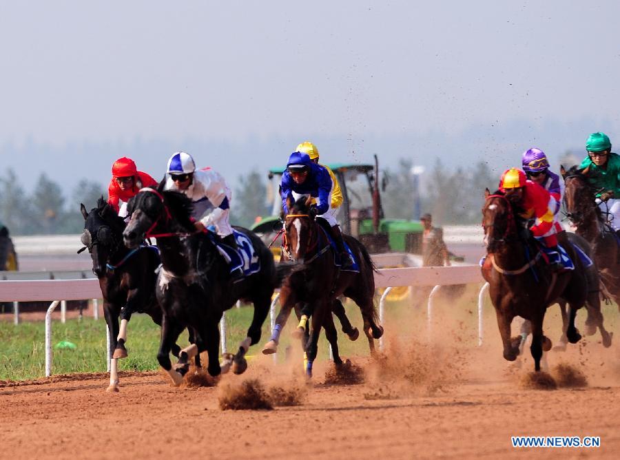 (SP)CHINA-ORDOS-NATIONAL ETHNIC GAMES-HORSE RACING(CN)