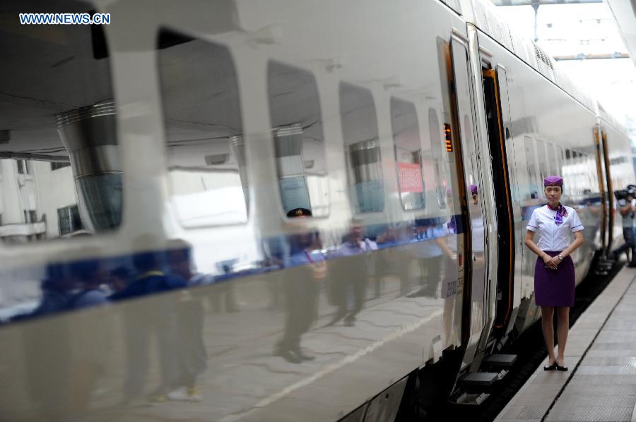 The high-speed train D7989 prepares to depart for Qiqihar at the Harbin Railway Station in Harbin, capital of northeast China's Heilongjiang Province, Aug. 17, 2015. 