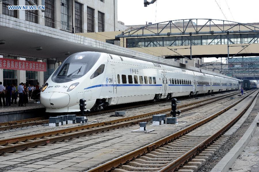 The high-speed train D7989 prepares to depart for Qiqihar at the Harbin Railway Station in Harbin, capital of northeast China's Heilongjiang Province, Aug. 17, 2015.