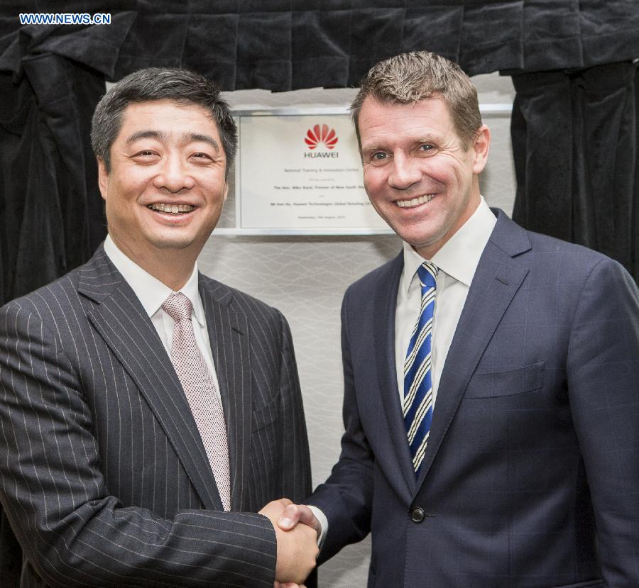 Huawei Global Rotating Chief Executive Ken Hu (L) meets with New South Wales Premier Mike Baird in Sydney, Australia, Aug. 19, 2015. 