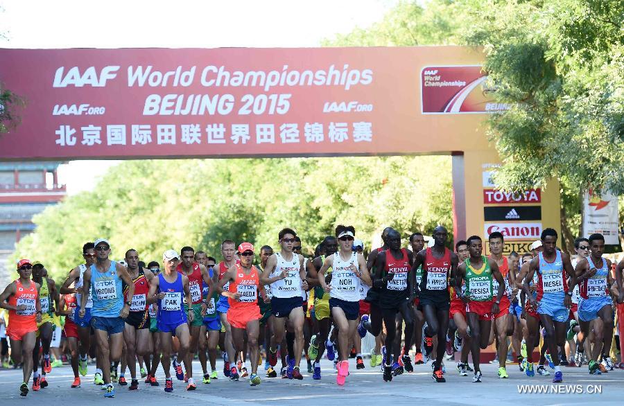 Athletes run from the start line during the men's marathon at the 15th IAAF World Athletics Championships 2015 in Beijing, capital of China, on Aug. 22, 2015. 