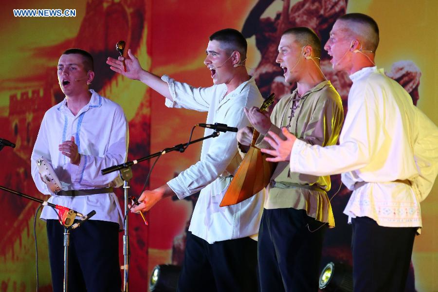 Russian officers and soldiers, who will participate in China's military parade on Sept. 3, perform a semichorus in a party at military parade training base in Beijing, capital of China, Aug. 25, 2015.