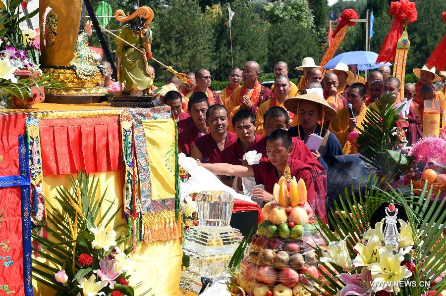 CHINA-GANSU-BUDDHA RELIC-TAKEOVER CEREMONY (CN)