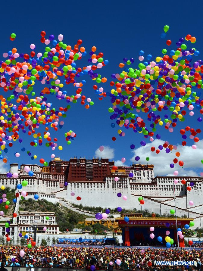 Colorful balloons fly into the sky at a grand ceremony marking the 50th anniversary of the founding of the Tibet Autonomous Region at the square of the Potala Palace in Lhasa, capital of southwest China's Tibet Autonomous Region, Sept. 8, 2015.