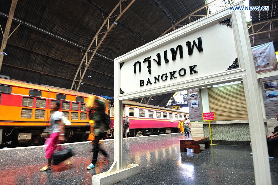 People walk at Hua Lamphong Station in Bangkok, Thailand, Sept. 21, 2015.