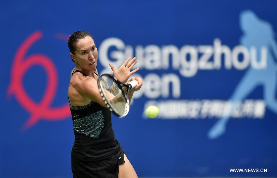 (SP)CHINA-GUANGZHOU-TENNIS-INTERNATIONAL WOMEN'S OPEN-ROUND 1