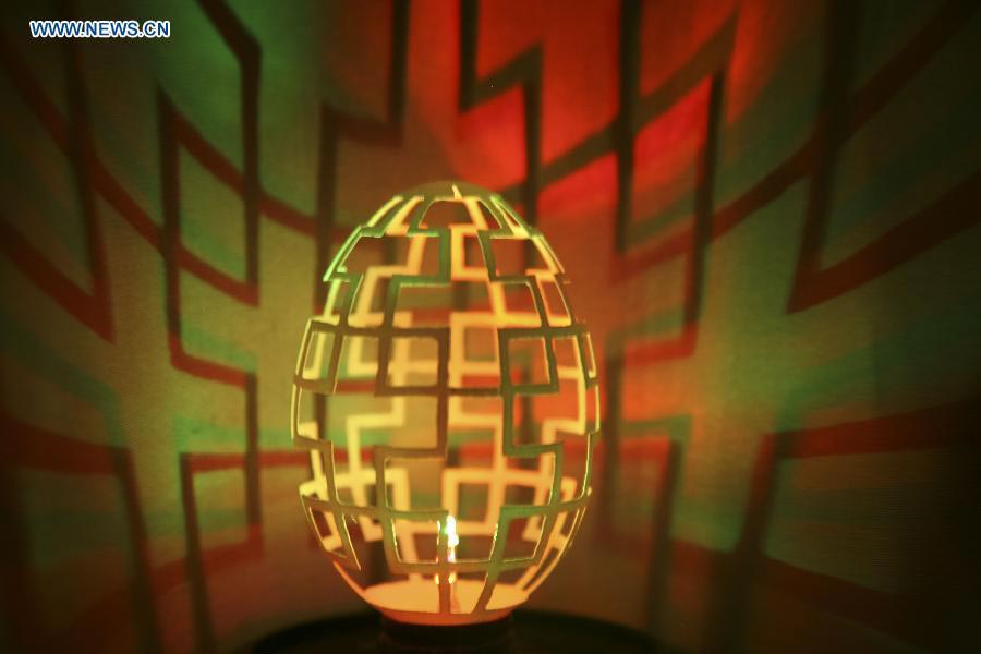 Egg-carving LED light show held in Shanxi