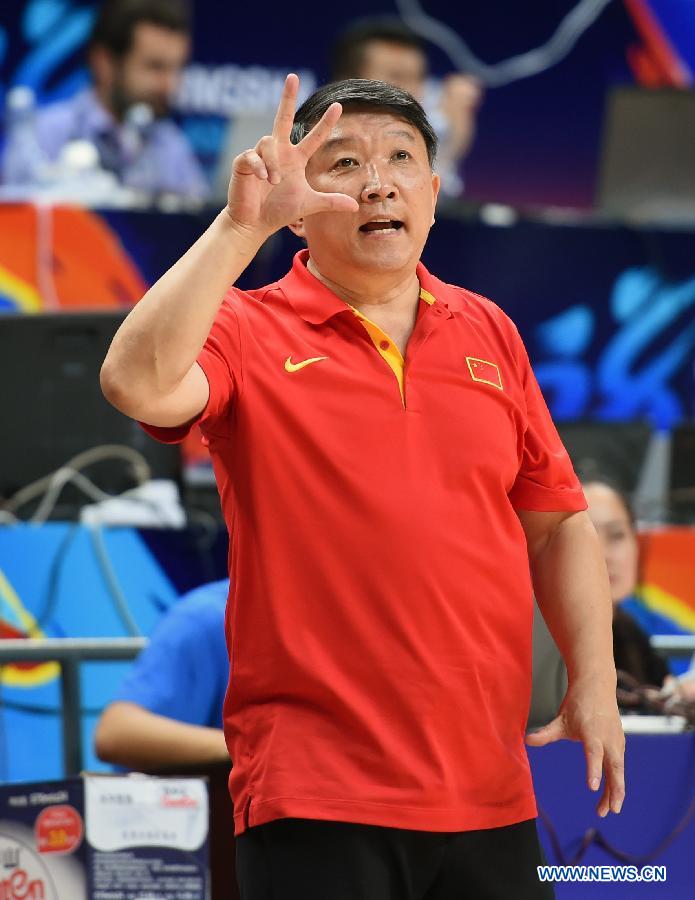 Gong Luming, head coach of China, gestures during the preliminary round Group C match against South Korea at 2015 FIBA Asia Championship in Changsha, capital of central China's Hunan Province, Sept. 24, 2015.