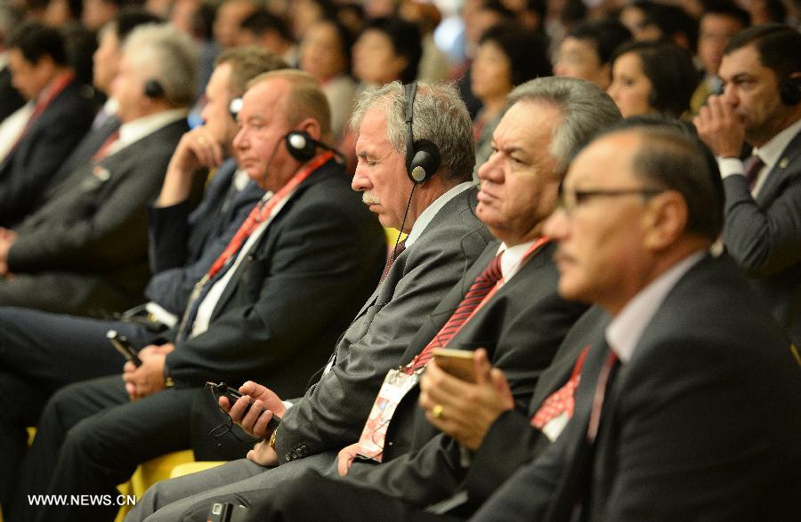 Guests attend the opening ceremony of 2015 Euro-Asia Economic Forum in Xi'an, capital of northwest China's Shaanxi Province, Sept. 24, 2015. 