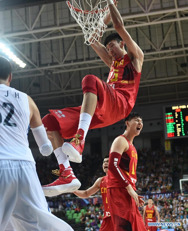 Zhou Qi(Top) of China scores during the preliminary round Group C match against South Korea at 2015 FIBA Asia Championship in Changsha, capital of central China's Hunan Province, Sept. 24, 2015.