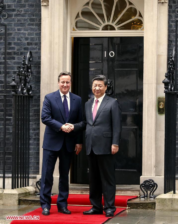 Chinese President Xi Jinping (R) holds talks with British Prime Minister David Cameron at 10 Downing Street in London, Britain, Oct. 21, 2015.